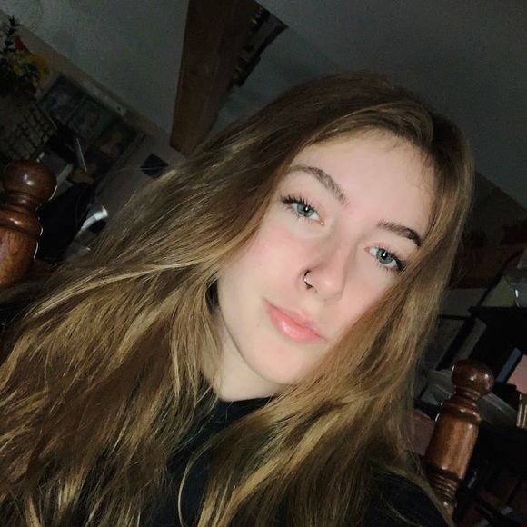 Meet your Posher, Allison - Picture 1 of 1